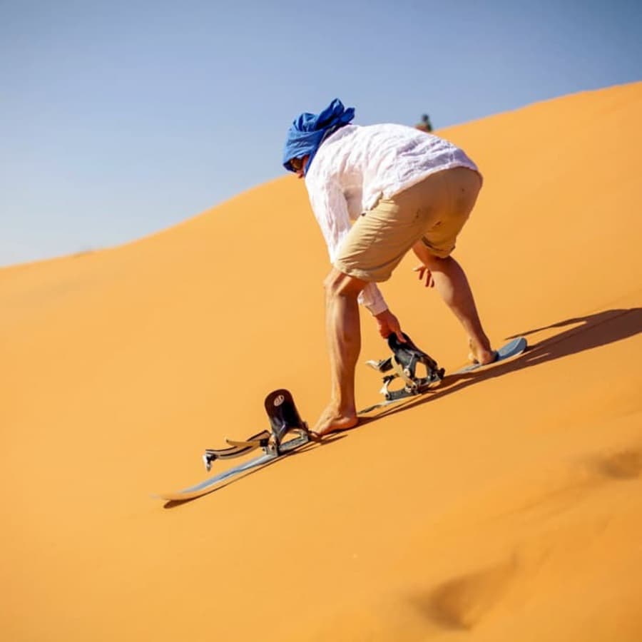 black and white modern sahara desert instagram post 4 copia 2